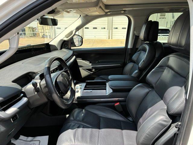 2025 Lincoln Navigator - $72,799