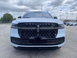2025 Navigator L Thumbnail 2