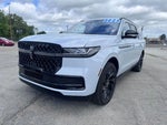 2025 Navigator L Thumbnail 3