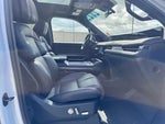 2025 Navigator L Thumbnail 12