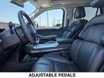 2025 Navigator L Thumbnail 18