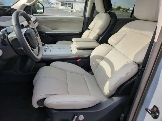 2026 Lincoln Navigator - $99,995