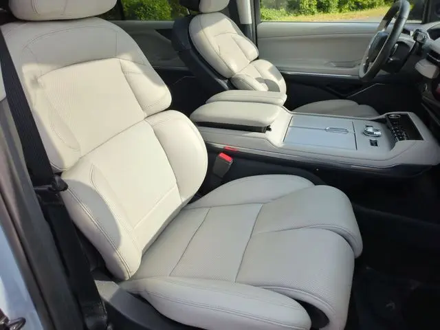 2026 Lincoln Navigator - $99,995