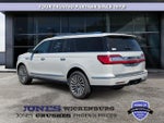 2019 Navigator L Thumbnail 3