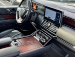 2022 Navigator L Thumbnail 12