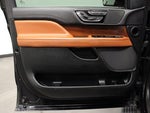 2019 Navigator L Thumbnail 23