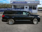 2020 Navigator L Thumbnail 2