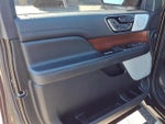 2021 Navigator L Thumbnail 4