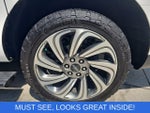 2022 Navigator L Thumbnail 32
