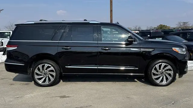 2022 Lincoln Navigator L Reserve