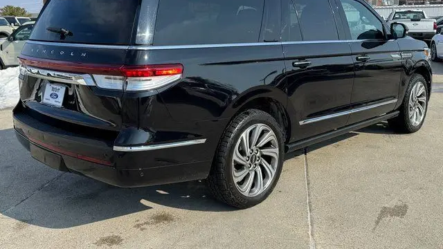 2022 Lincoln Navigator L Reserve