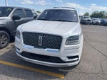 2019 Navigator L Thumbnail 4