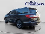 2019 Navigator L Thumbnail 3