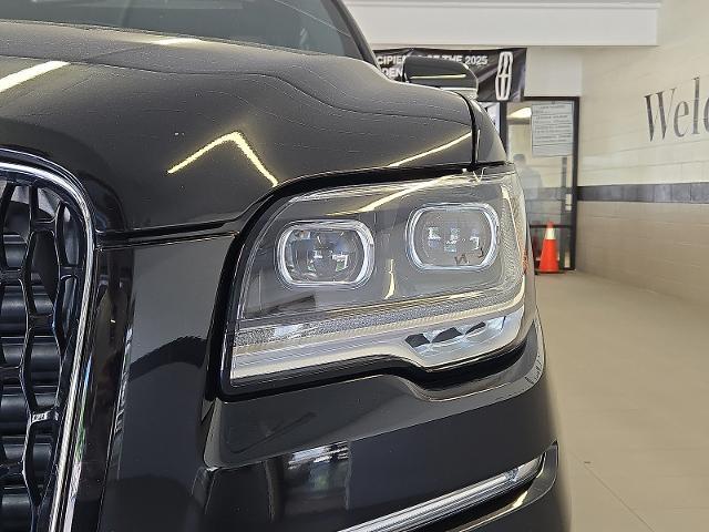 2022 Lincoln Navigator - $61,999