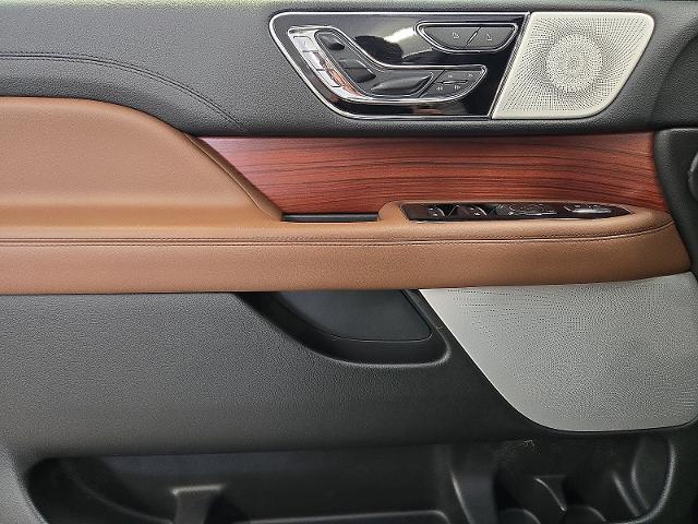 2022 Lincoln Navigator - $61,999