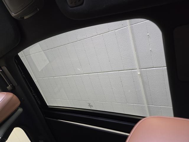 2022 Lincoln Navigator - $61,999