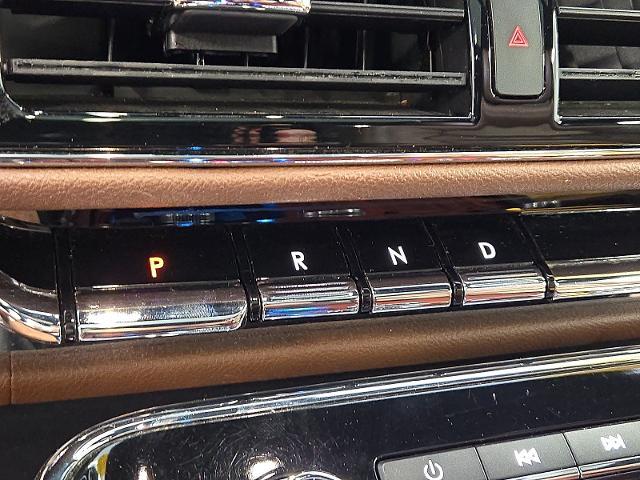 2022 Lincoln Navigator - $61,999
