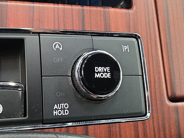2022 Lincoln Navigator - $61,999