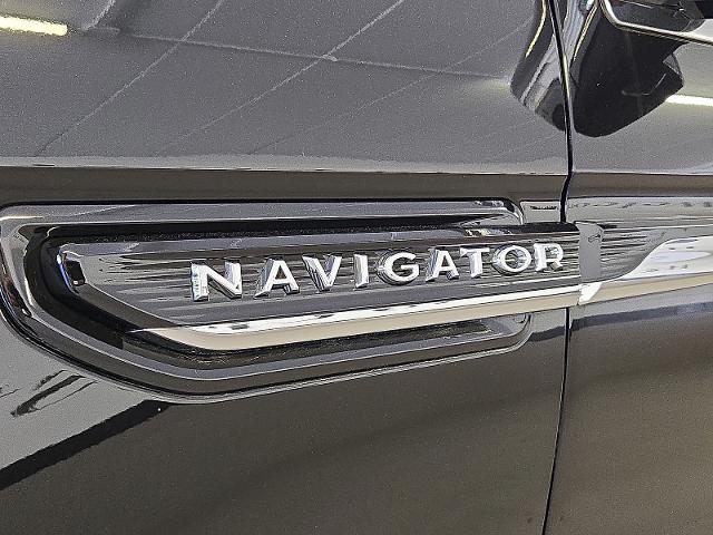 2022 Lincoln Navigator - $61,999