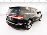 2022 Navigator L Thumbnail 2