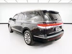 2022 Navigator L Thumbnail 4