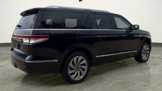 2022 Lincoln Navigator L Reserve