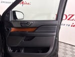2018 Navigator L Thumbnail 38