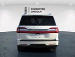 2019 Navigator L Thumbnail 2