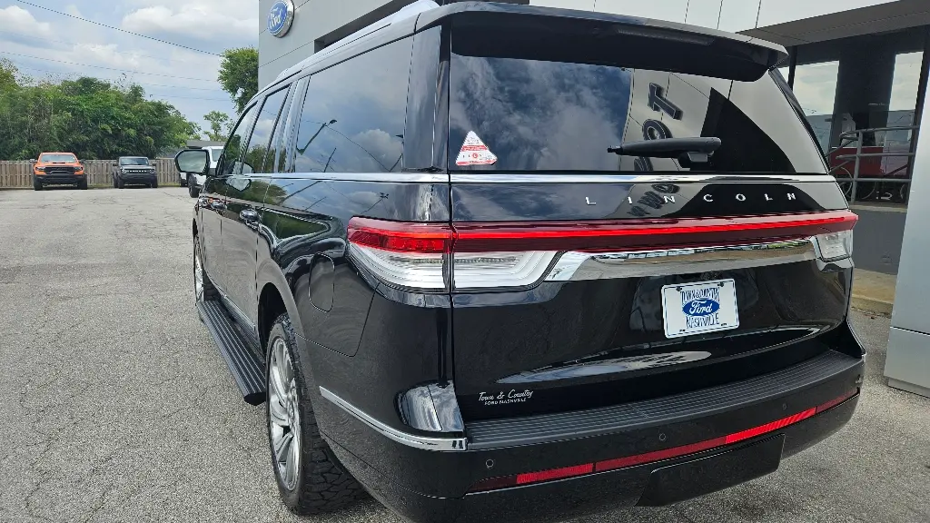 2022 Lincoln Navigator L Reserve