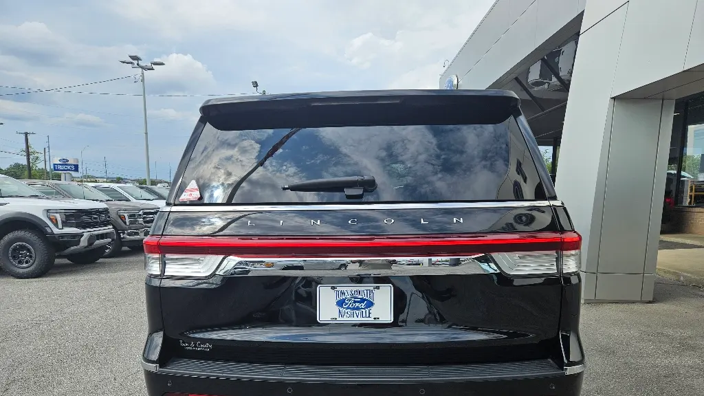 2022 Lincoln Navigator L Reserve