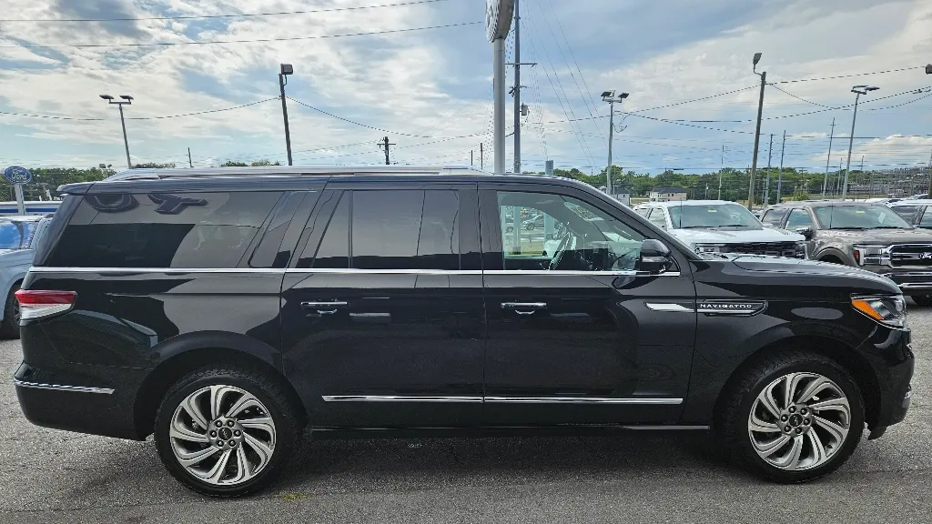 2022 Lincoln Navigator L Reserve
