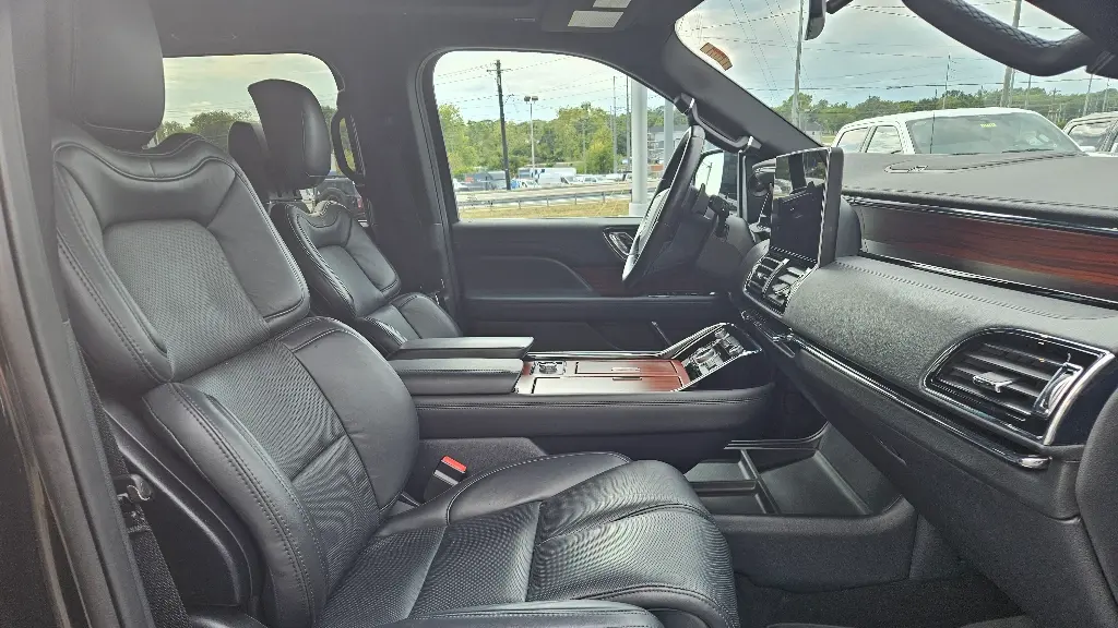 2022 Lincoln Navigator L Reserve