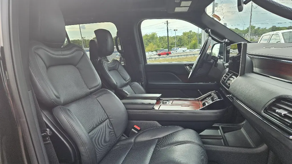2022 Lincoln Navigator L Reserve