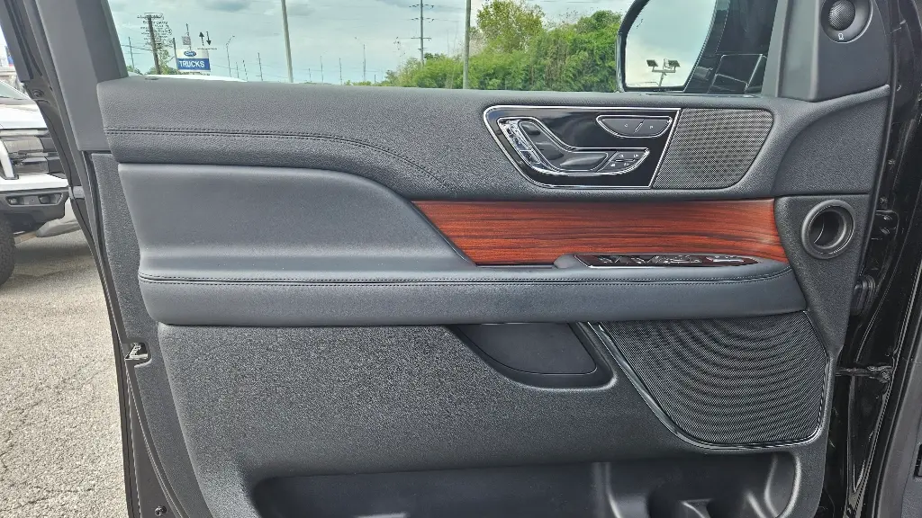 2022 Lincoln Navigator L Reserve