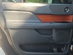 2022 Navigator L Thumbnail 19