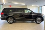 2019 Navigator L Thumbnail 3