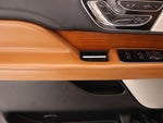 2019 Navigator L Thumbnail 18