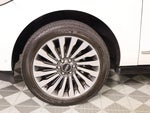 2019 Navigator L Thumbnail 20