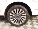 2019 Navigator L Thumbnail 21