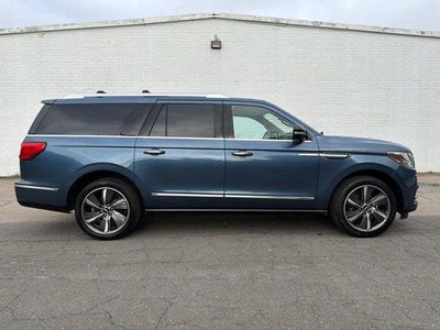 Photo of a 2019 Lincoln Navigator L 4X4 Reserve 4DR SUV for sale