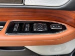 2019 Navigator L Thumbnail 26