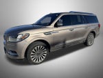 2019 Navigator L Thumbnail 1