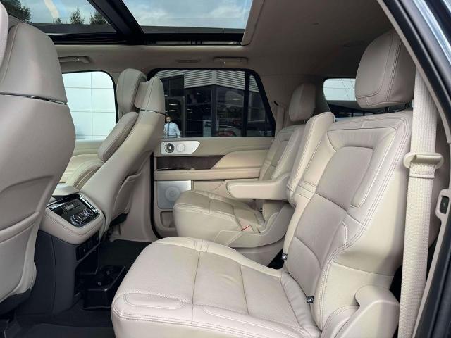 2021 Lincoln Navigator - $42,808
