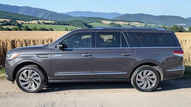2022 Lincoln Navigator L Reserve