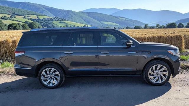 2022 Lincoln Navigator L Reserve
