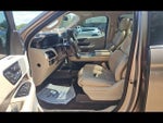 2019 Navigator L Thumbnail 3