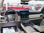 2022 Navigator L Thumbnail 2