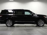 2024 Navigator L Thumbnail 2
