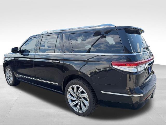 2024 Lincoln Navigator L Premiere — photo 1 of 12
