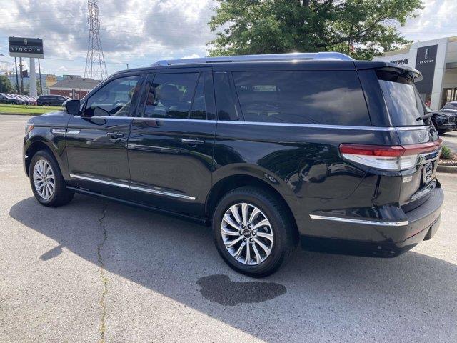 2022 Lincoln Navigator - $34,990
